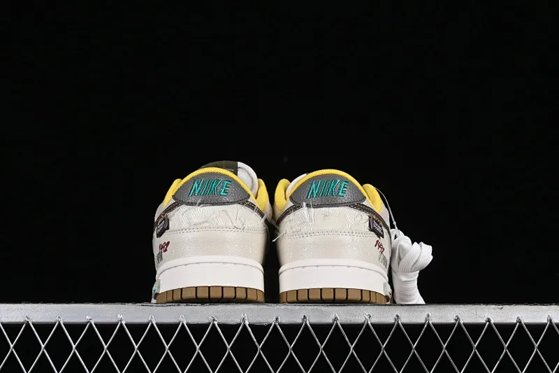 All Categories Nk SB Dunk Series Nk SB Dunk Low Low-top sneakers Nk Dunk Low Panda Prank Age of Sail Sail Yellow Brown SB strap low-top casual sneakers FV3629-371